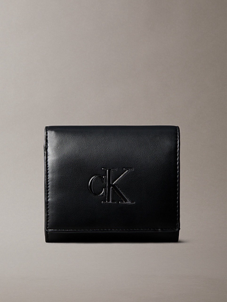 Bold CK Medium Zip Around